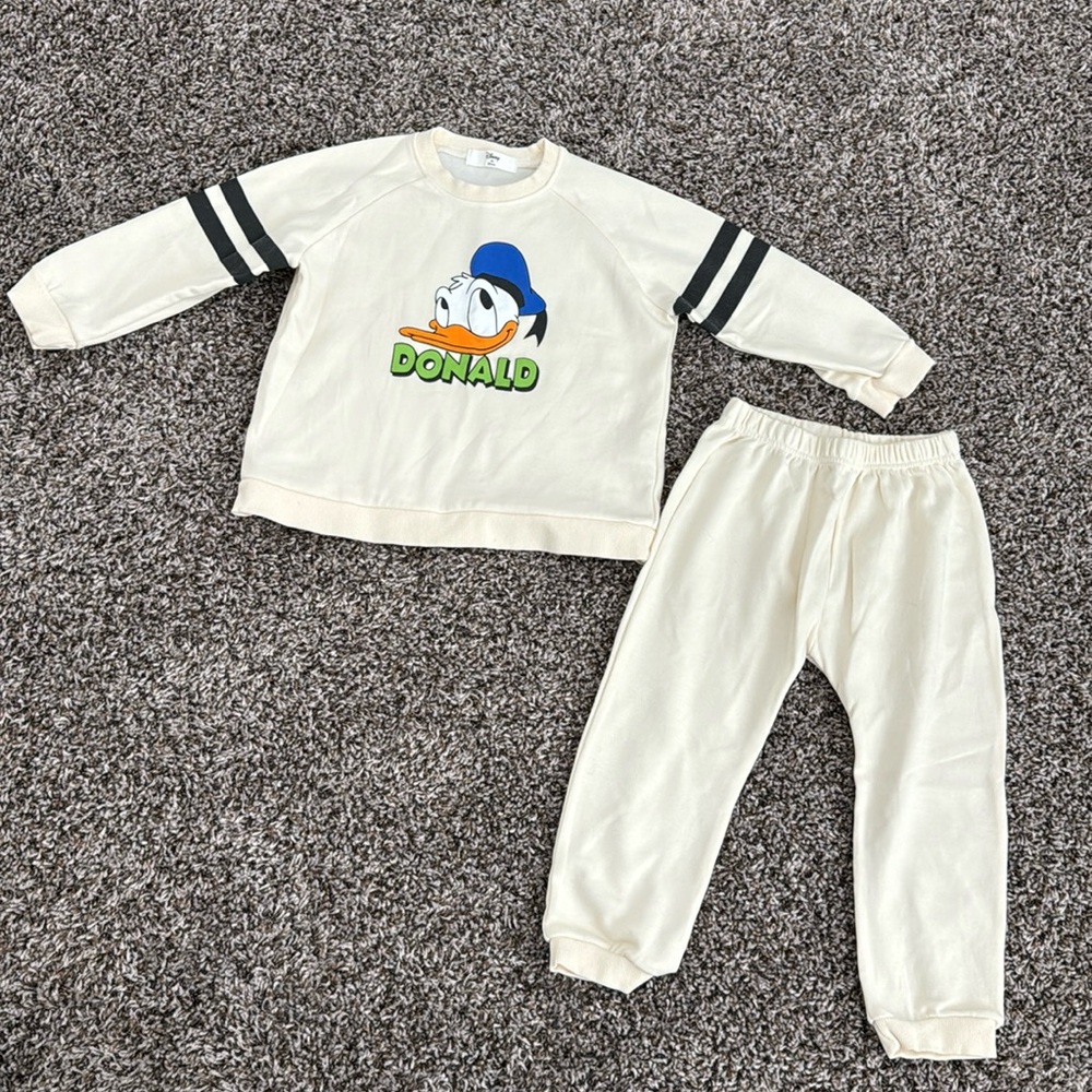 Donald Duck sweat suit